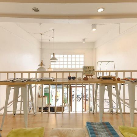 Sook Cafe And Youth Hostel Chiang Rai Bagian luar foto