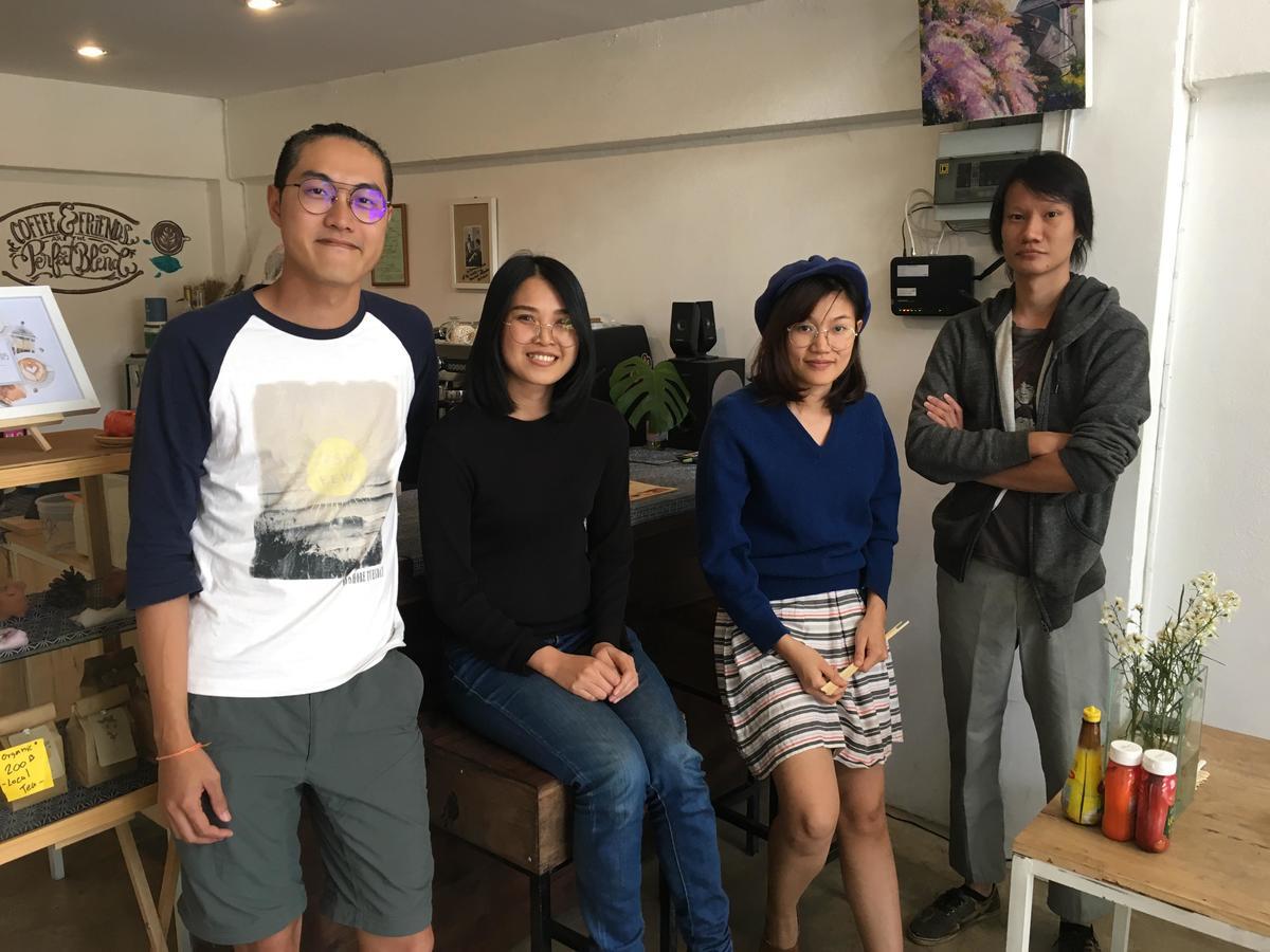 Sook Cafe And Youth Hostel Chiang Rai Bagian luar foto
