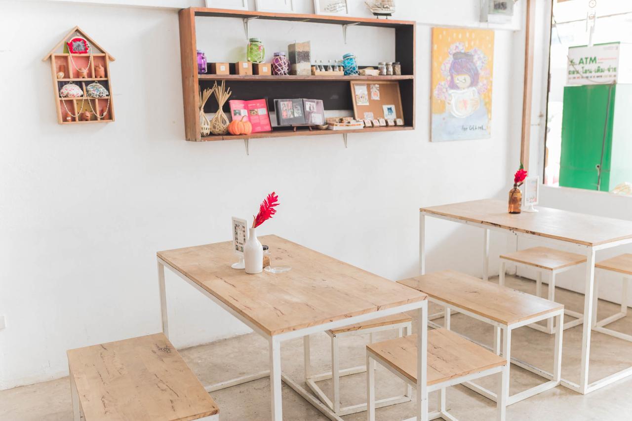 Sook Cafe And Youth Hostel Chiang Rai Bagian luar foto