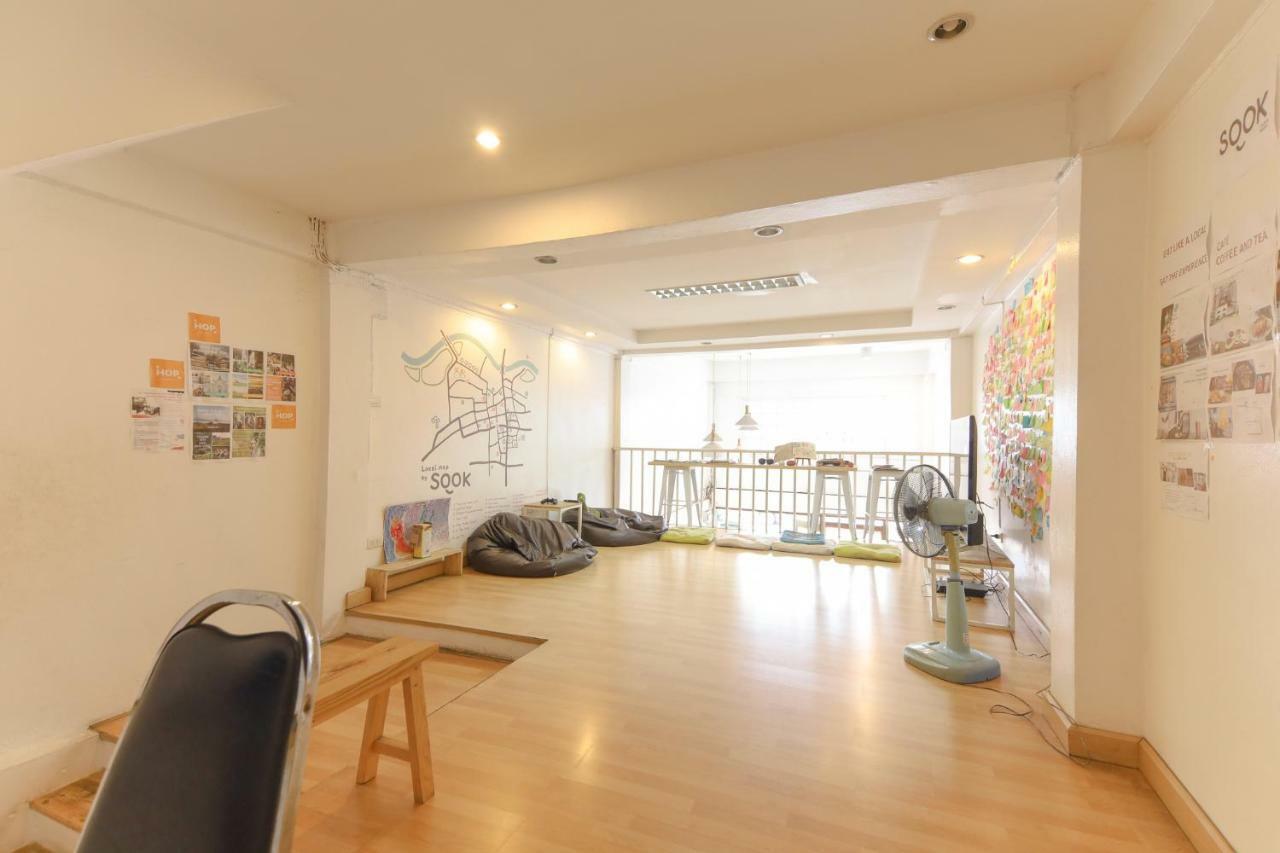 Sook Cafe And Youth Hostel Chiang Rai Bagian luar foto