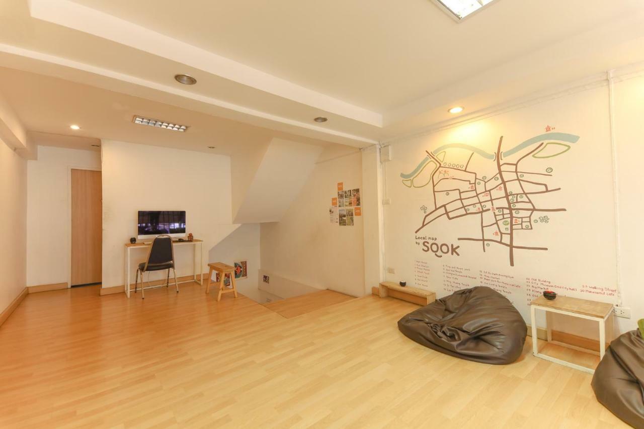 Sook Cafe And Youth Hostel Chiang Rai Bagian luar foto