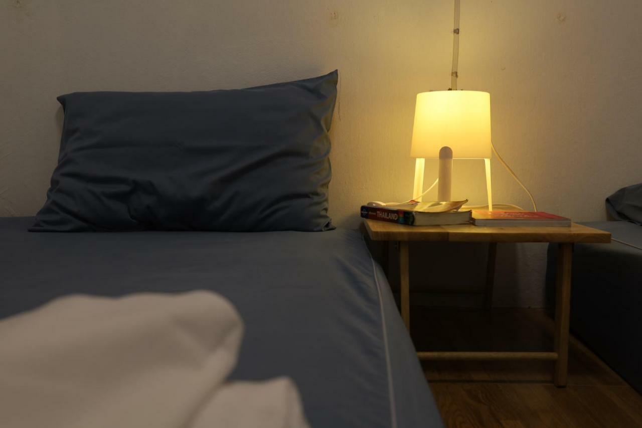 Sook Cafe And Youth Hostel Chiang Rai Bagian luar foto