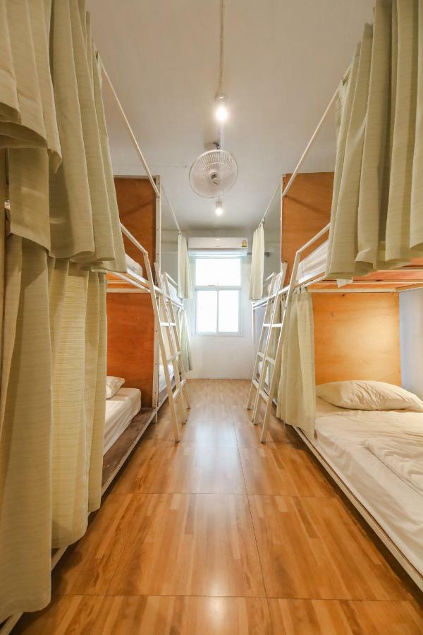 Sook Cafe And Youth Hostel Chiang Rai Bagian luar foto