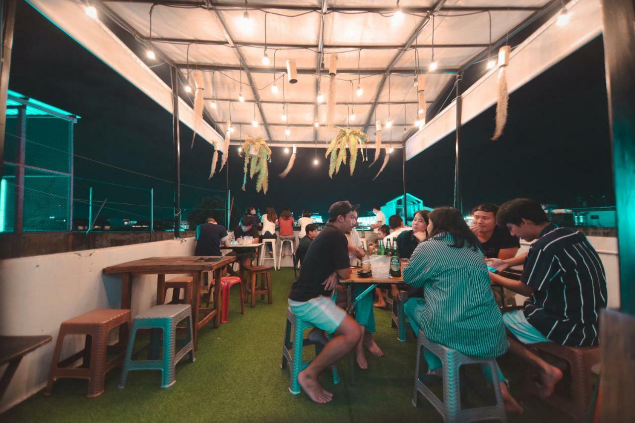 Sook Cafe And Youth Hostel Chiang Rai Bagian luar foto