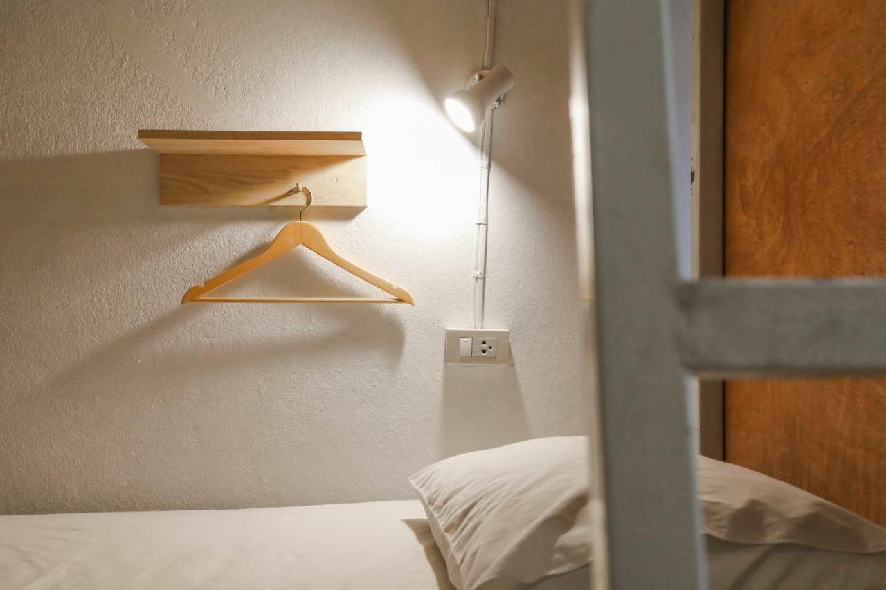Sook Cafe And Youth Hostel Chiang Rai Bagian luar foto